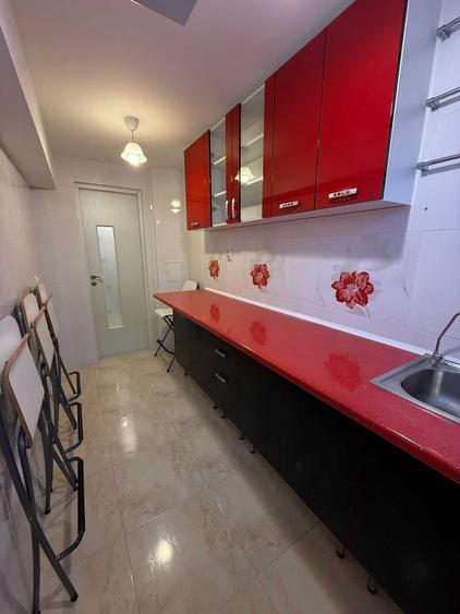 Apartament cu 3 camere semidecomandat în Central