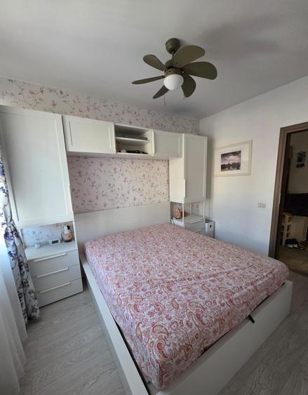 Apartament cu 3 camere decomandat în Roșu