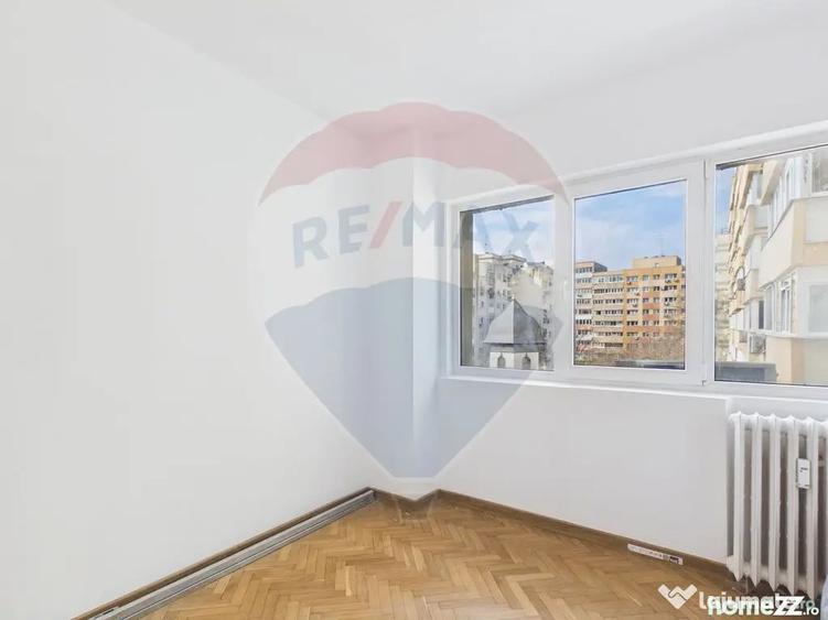 Apartament cu 3 camere decomandat în Lacul Tei