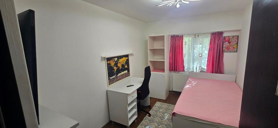 Apartament cu 3 camere decomandat, mobilat în Central