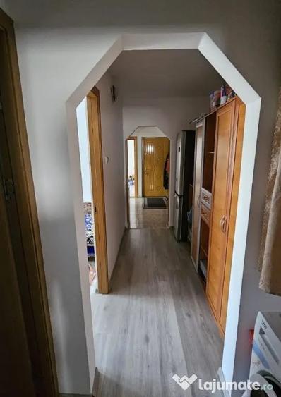 Apartament cu 3 camere decomandat în Obcini