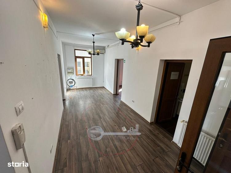Casă cu 4 camere în Central