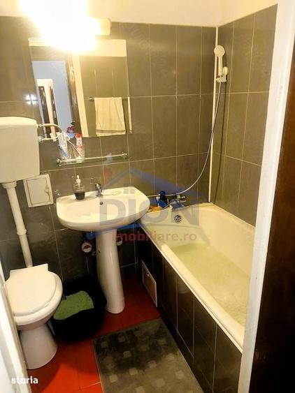 Apartament cu 3 camere semidecomandat în Ghencea