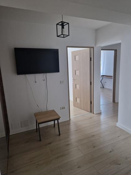 Proprietar inchiriez apartament cu 3 camere - 6