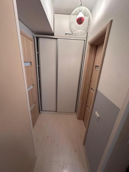 Apartament cu 3 camere semidecomandat în Fundeni