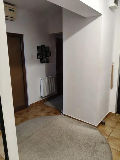 Apartament cu 4 camere decomandat în Berceni