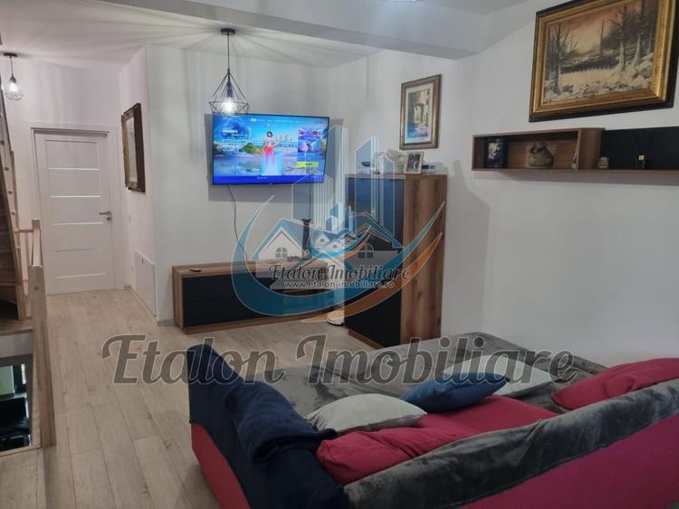 Casă individuală cu 5 camere cu Teren 350 Mp în Periferie