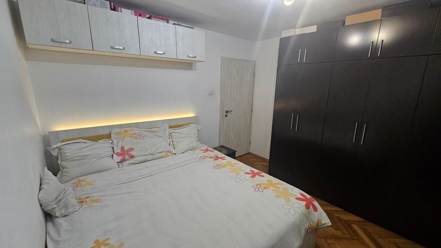 Apartament cu 4 camere decomandat, mobilat în Dacia