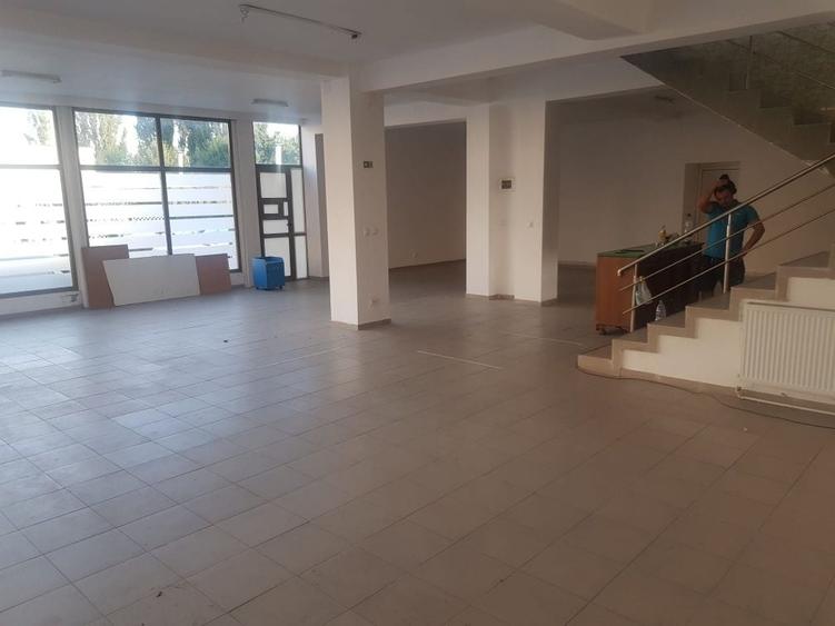 Spațiu comercial, de 300 mp, în Central