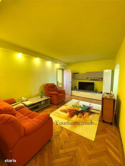 Apartament cu 4 camere semidecomandat în Calea București