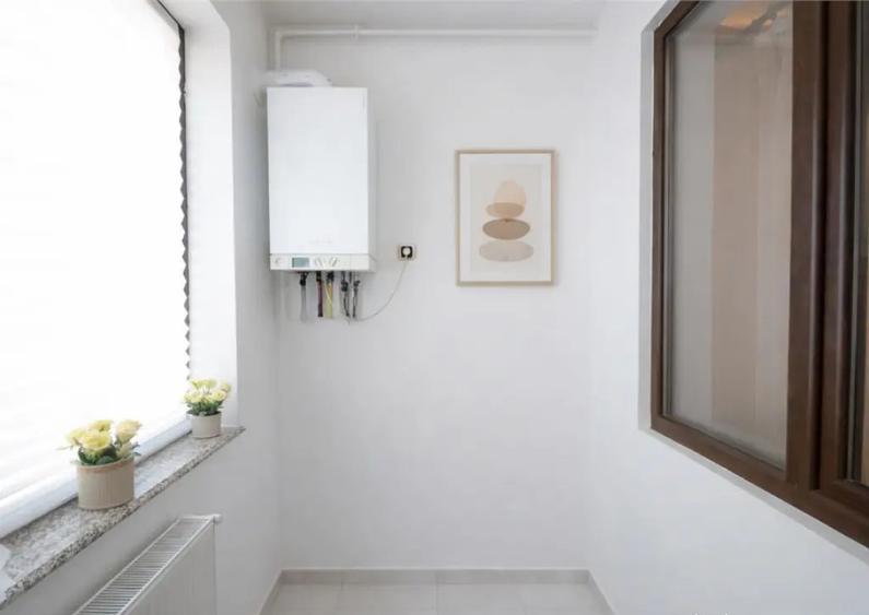Apartament cu 3 camere decomandat, mobilat în Tractorul