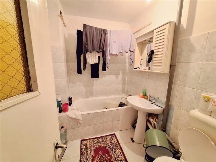 Apartament cu 4 camere decomandat în Narcisa