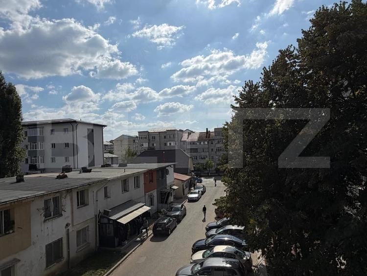 Apartament cu 4 camere decomandat în Filiași