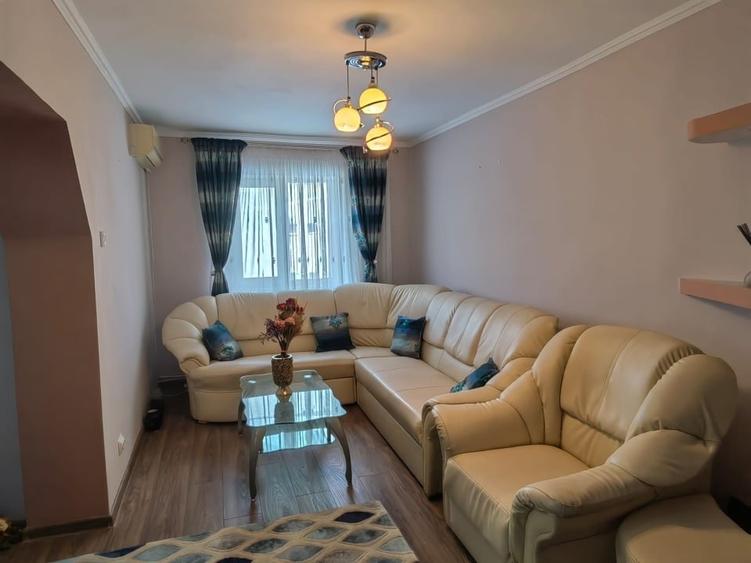 Apartament cu 3 camere decomandat, mobilat în Central