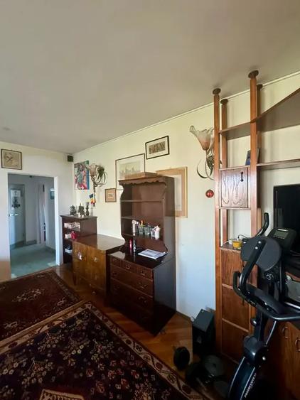 Apartament cu 3 camere semidecomandat, mobilat în Obor