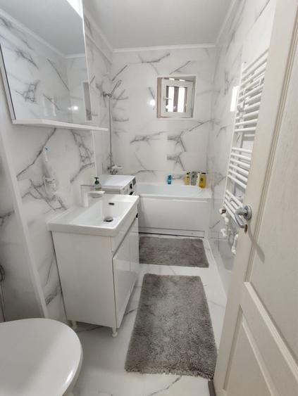 Apartament cu 2 camere semidecomandat în Gojdu