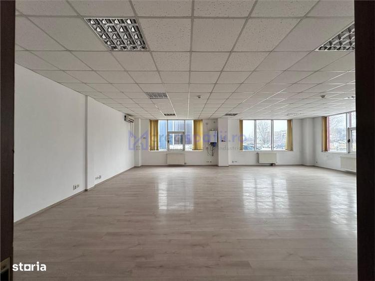 Spațiu comercial, de 500 mp, în Uricani