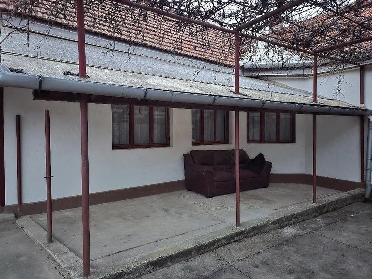 Casă cu 6 camere cu Teren 1000 Mp în Armeniș