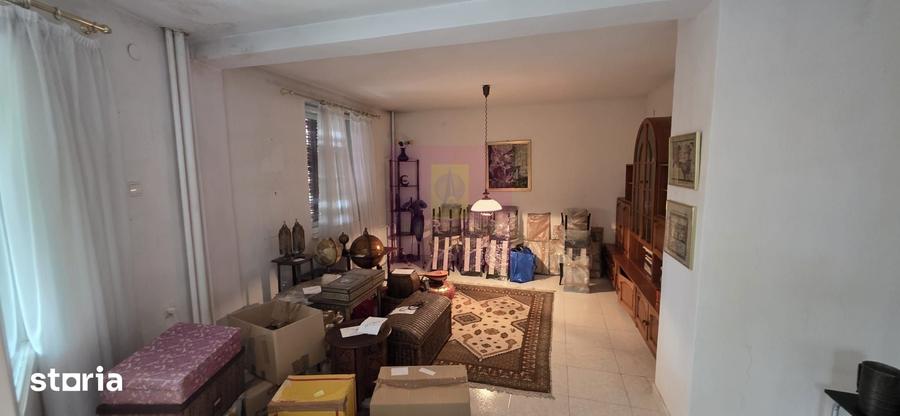 Casă cu 6 camere cu Teren 5116 Mp în Cornu