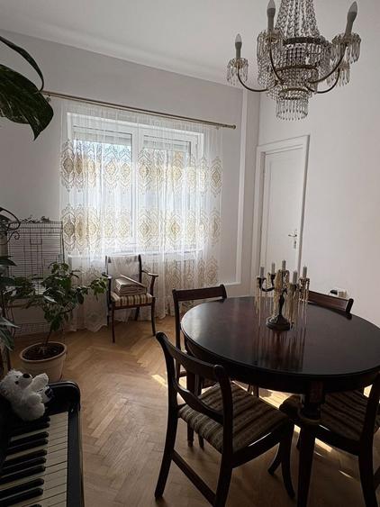 Apartament cu 4 camere decomandat în Calea Victoriei
