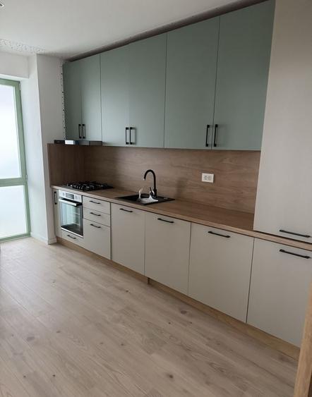 Apartament cu 3 camere semidecomandat, mobilat în Sisești