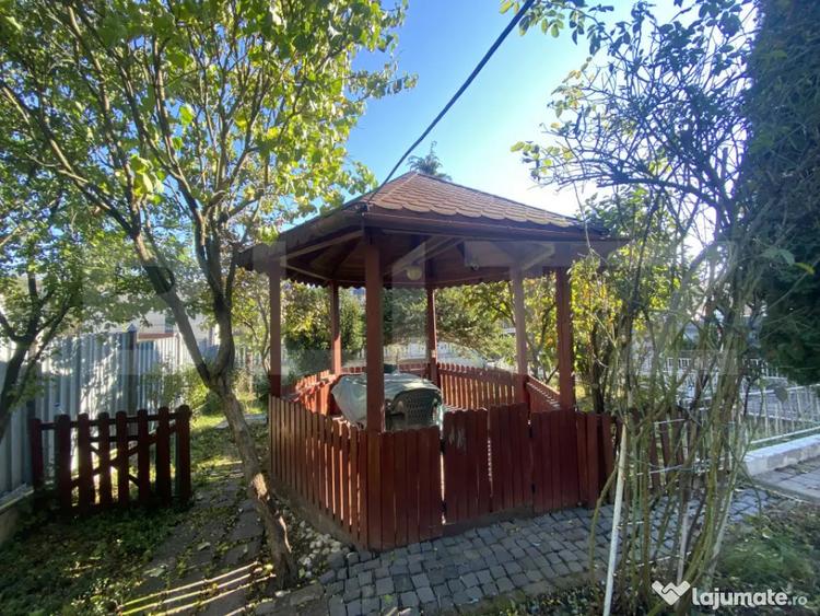 Casă cu 7 camere cu Teren 595 Mp în Central