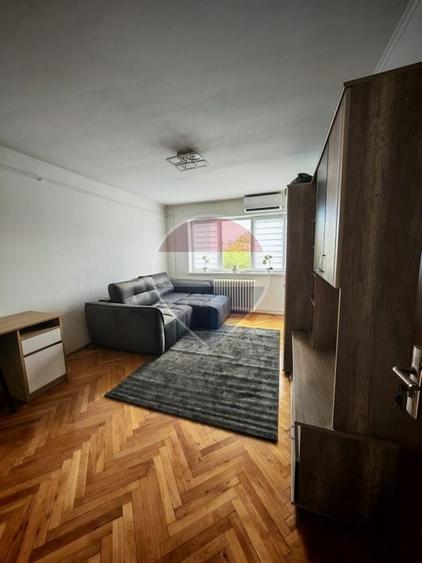 Apartament cu 2 camere decomandat, mobilat în Central