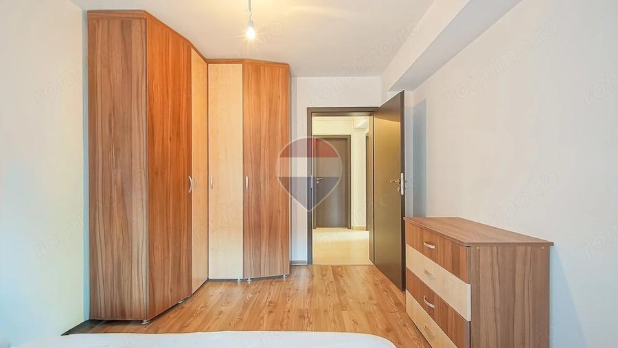 Apartament cu 3 camere decomandat în Tractorul
