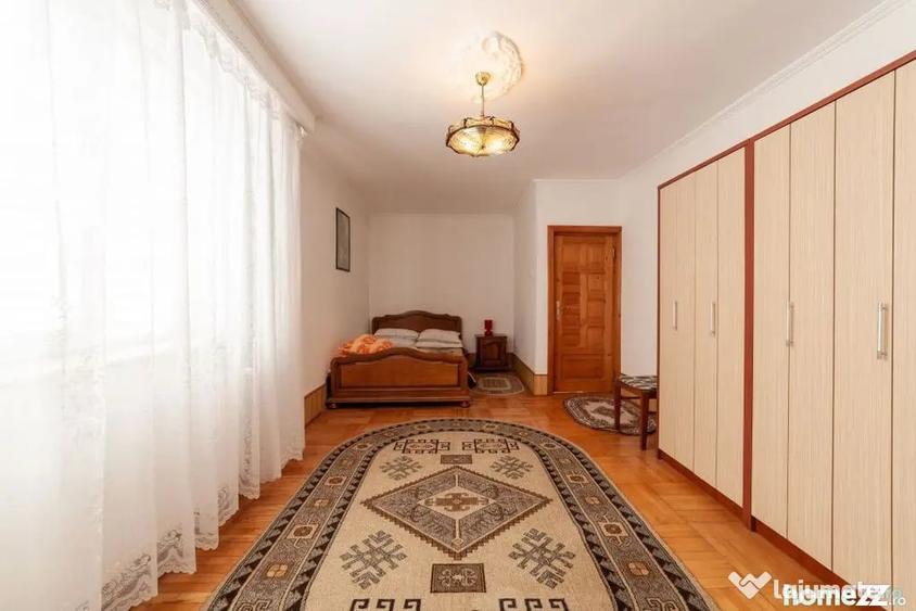 Casă cu 7 camere cu Teren 350 Mp în Central