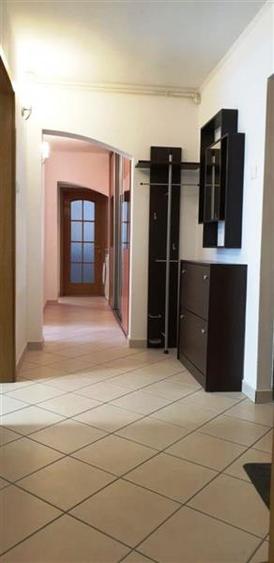 Apartament cu 3 camere decomandat, mobilat în Centrul Civic