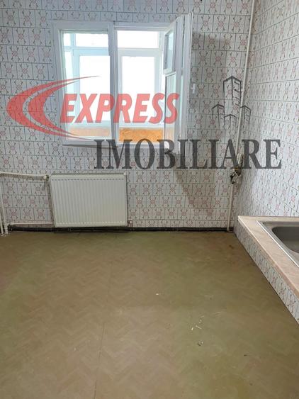 Apartament cu 3 camere decomandat în Dristor