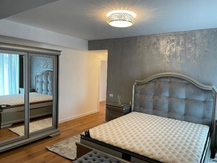 Apartament cu 4 camere decomandat, mobilat în Băneasa
