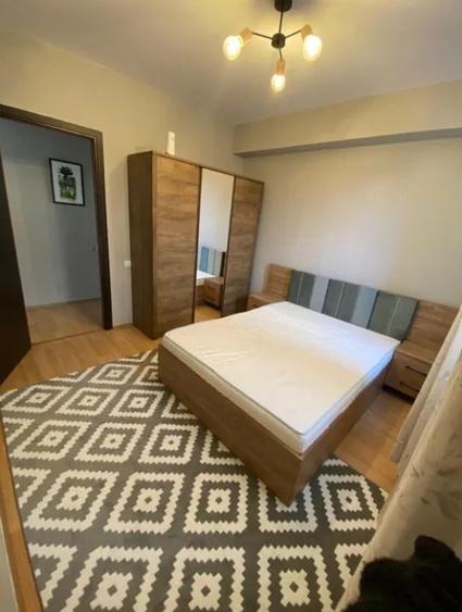 Penthouse cu 3 camere semidecomandat în Tătărași