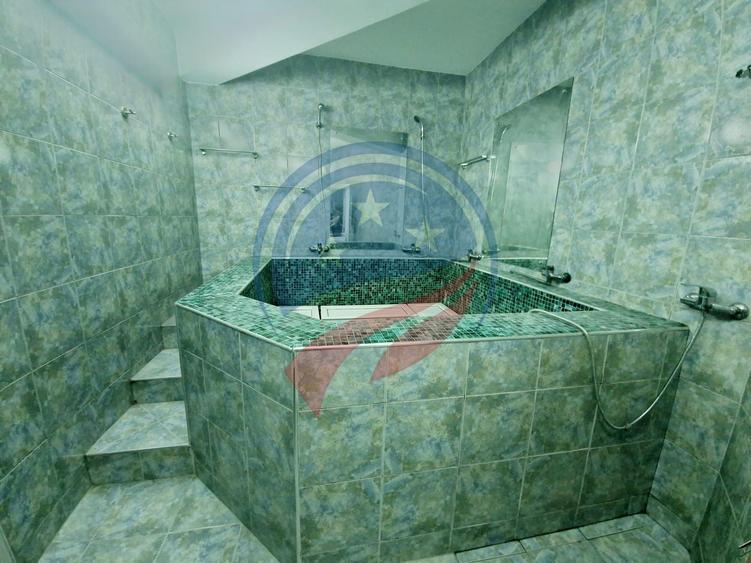 Casă individuală cu 16 camere cu Canalizare în Eșelnița
