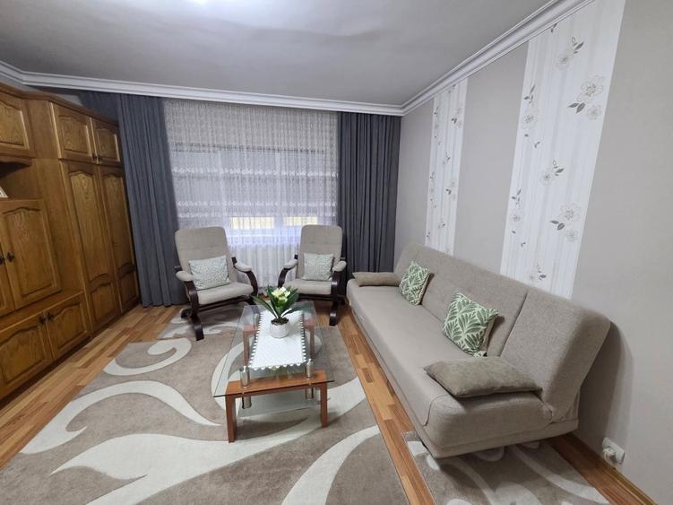 Apartament cu 3 camere decomandat în Central