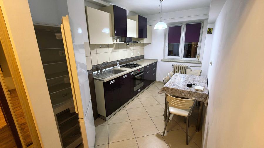 Apartament cu 2 camere decomandat în Km 4