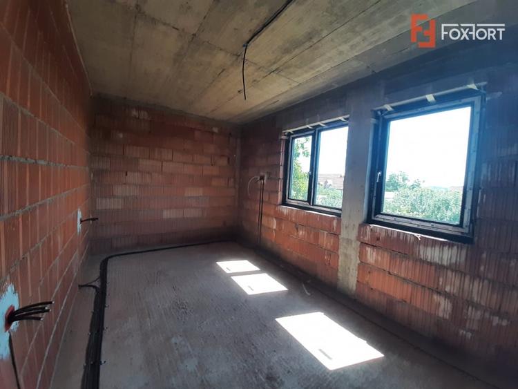 Duplex cu 5 camere cu Canalizare în Ghiroda