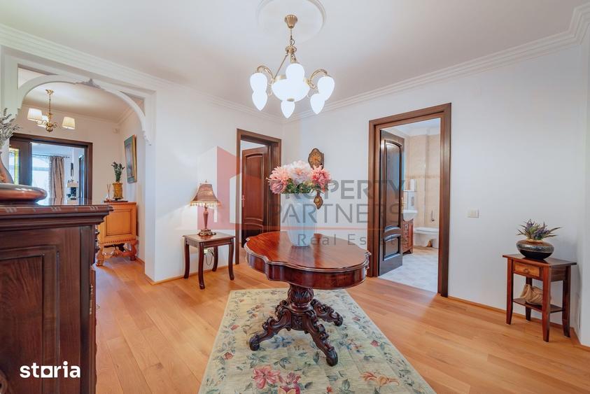 Casă cu 7 camere cu Teren 1250 Mp în IAR