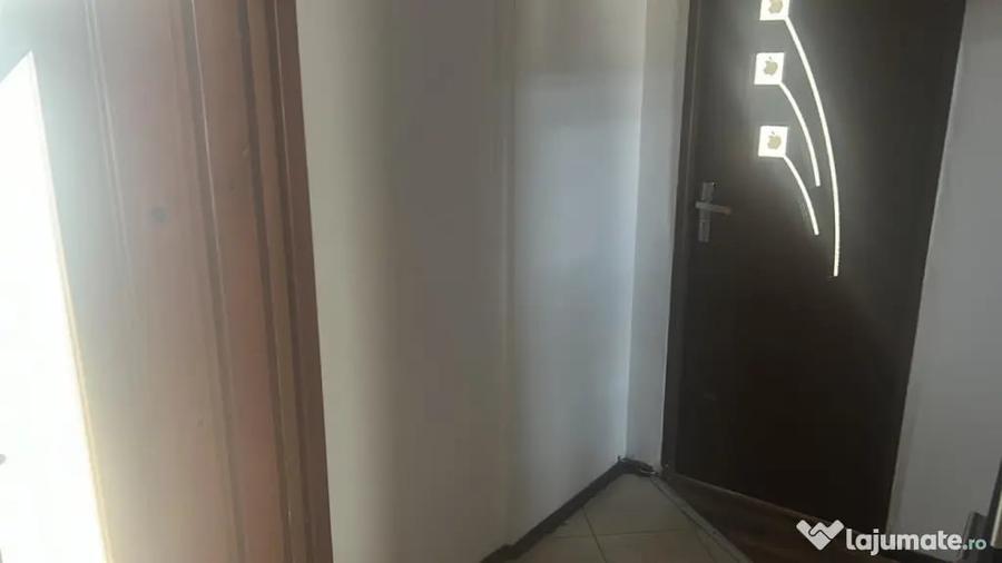 Casă cu 7 camere cu Teren 1200 Mp în Cârcea