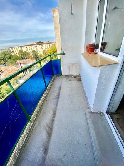 Apartament cu 2 camere semidecomandat în Calea București
