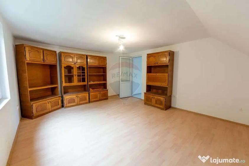 Casă cu 5 camere cu Teren 378 Mp în Purcăreni
