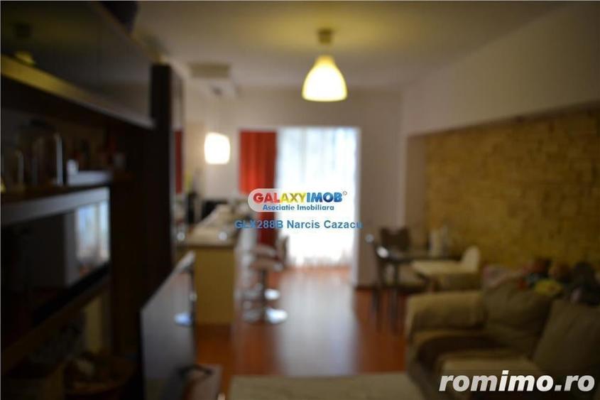 Apartament cu 3 camere decomandat în Baicului