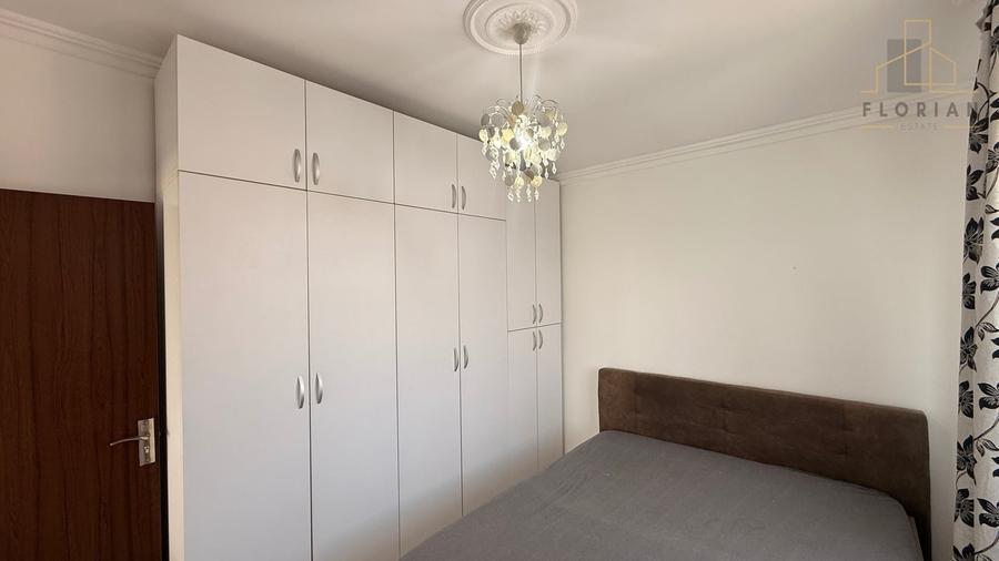 Apartament cu 3 camere decomandat în Girocului