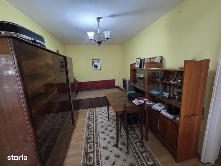 Apartament cu 4 camere semidecomandat în Hipodrom
