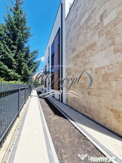 Apartament cu 3 camere semidecomandat în Andrei Mureșanu