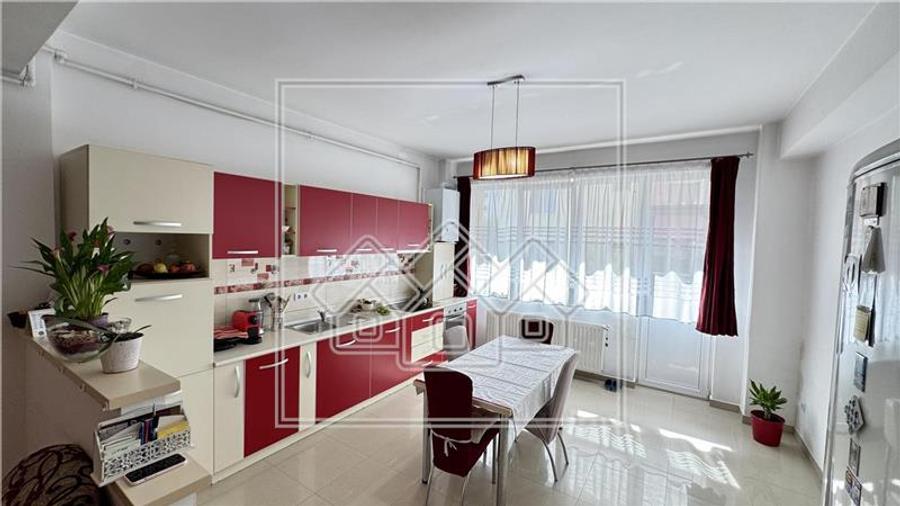 Apartament cu 3 camere nedecomandat în Turnișor