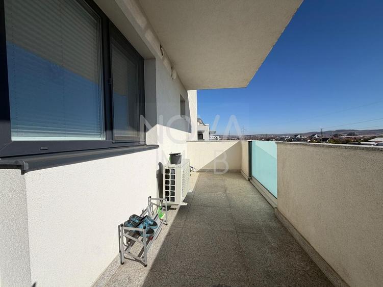 Apartament cu 3 camere semidecomandat, mobilat în Exterior Vest