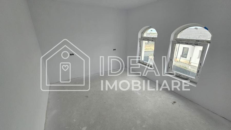 Casă individuală cu 4 camere cu Canalizare în Periferie