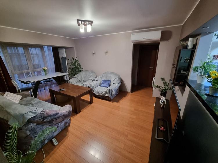 Apartament cu 4 camere semidecomandat, mobilat în CET