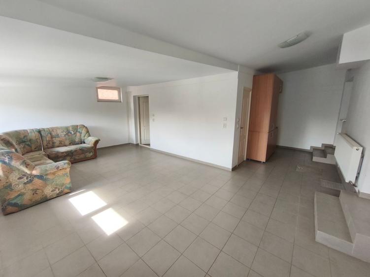 Duplex cu 7 camere cu Canalizare în Chișoda